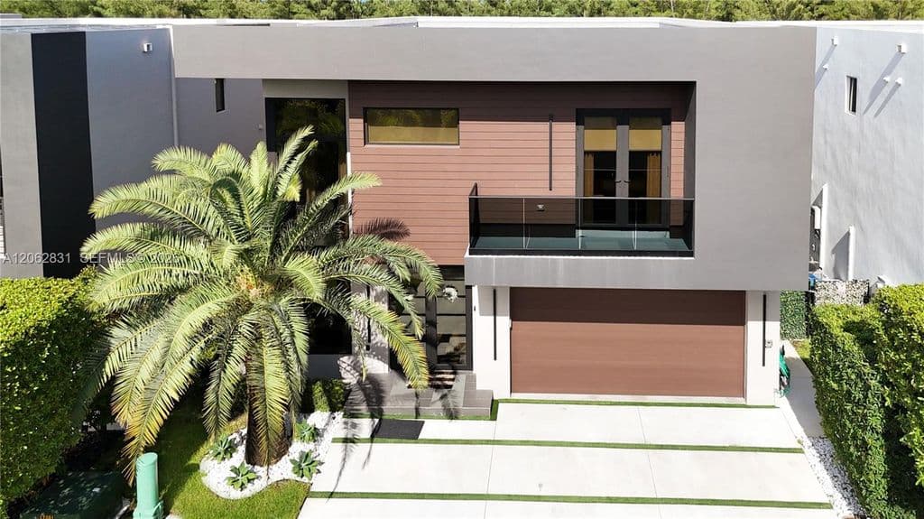 5+1 Müstakil ev — 7447 NW 97th Ct