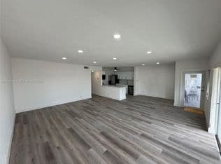 2+1 Condo — 630 Layne Blvd APT 211, Hallandale, 33009