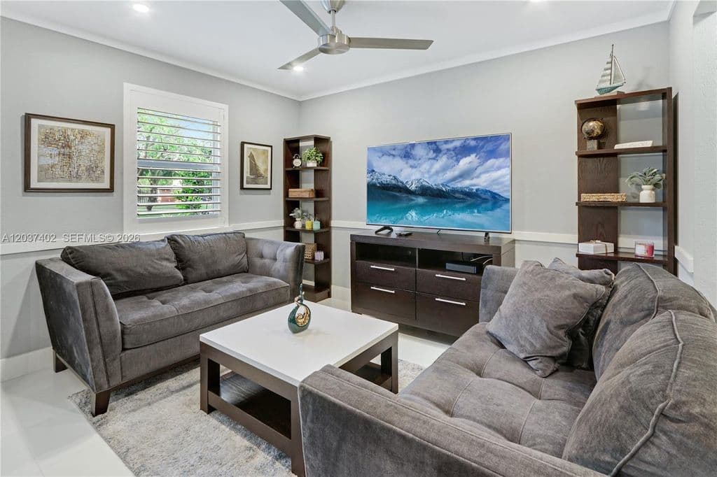 3-bedroom Single-Family Home — 424 NE 27th Dr
