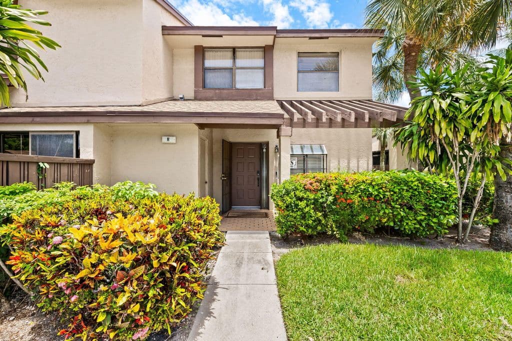 3-bedroom Property — 3952 COCOPLUM Circle #3646