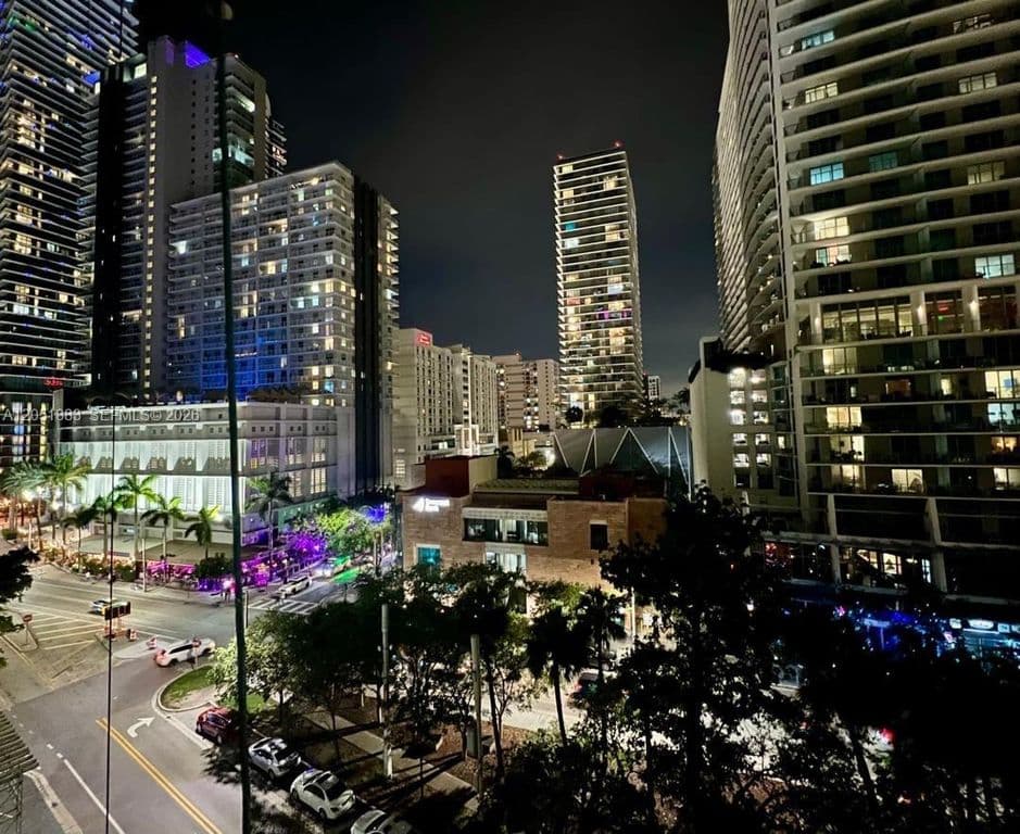 1-bedroom Condo — 1080 Brickell Ave Unit 703