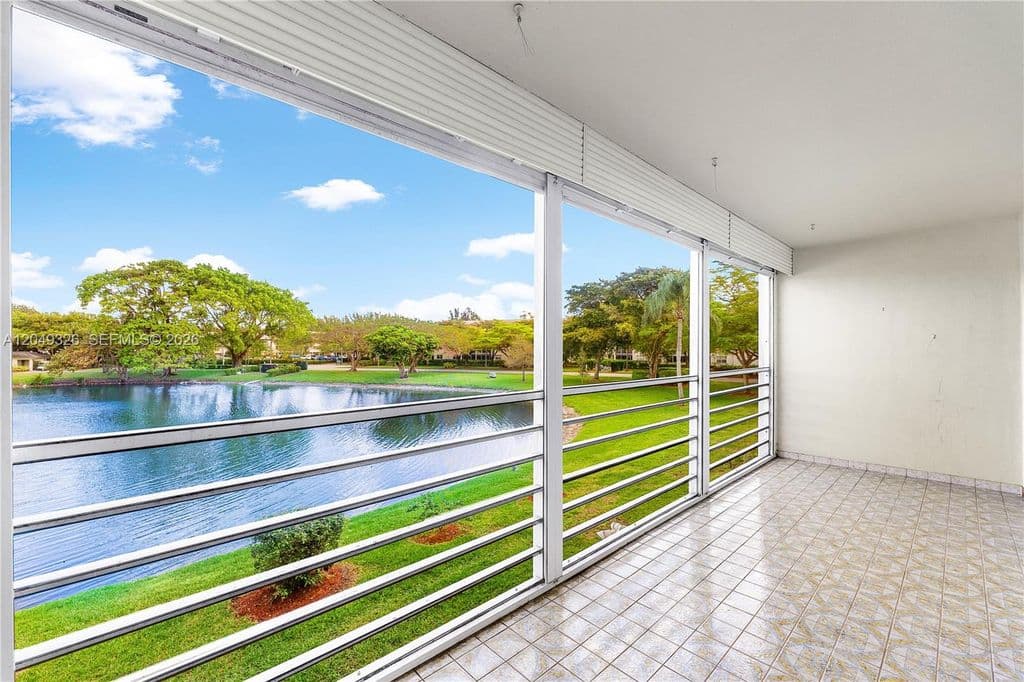2+1 Condo — 4301 Martinique Cir APT H2