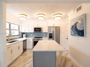 2-bedroom Condo — 1817 S Ocean Dr APT 215, Hallandale, 33009