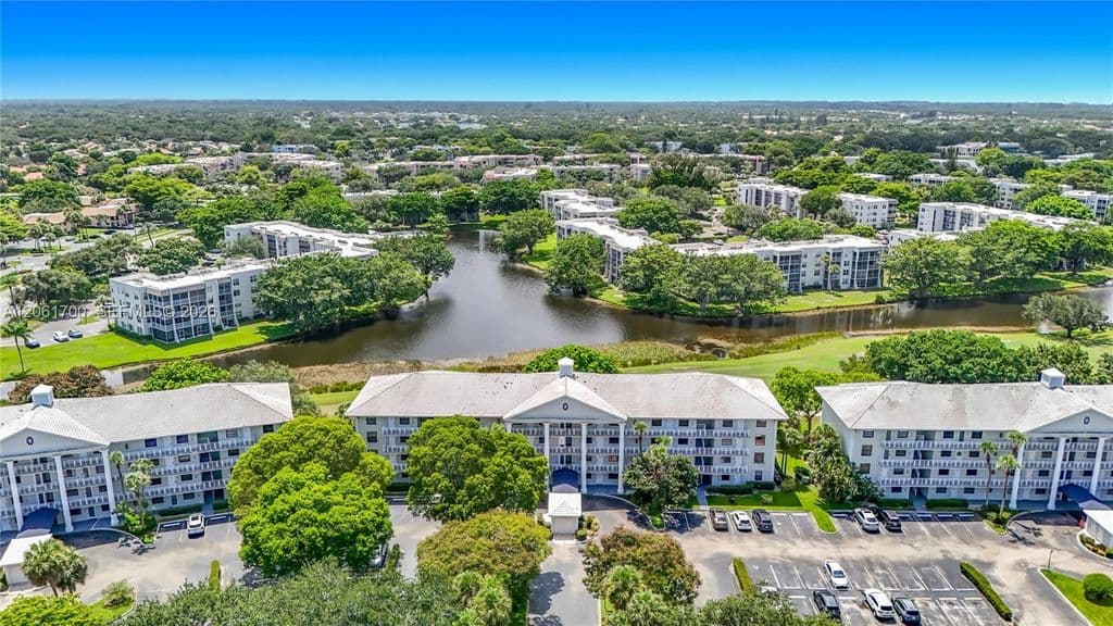 2-bedroom Condo — 1713 Whitehall Dr APT 404