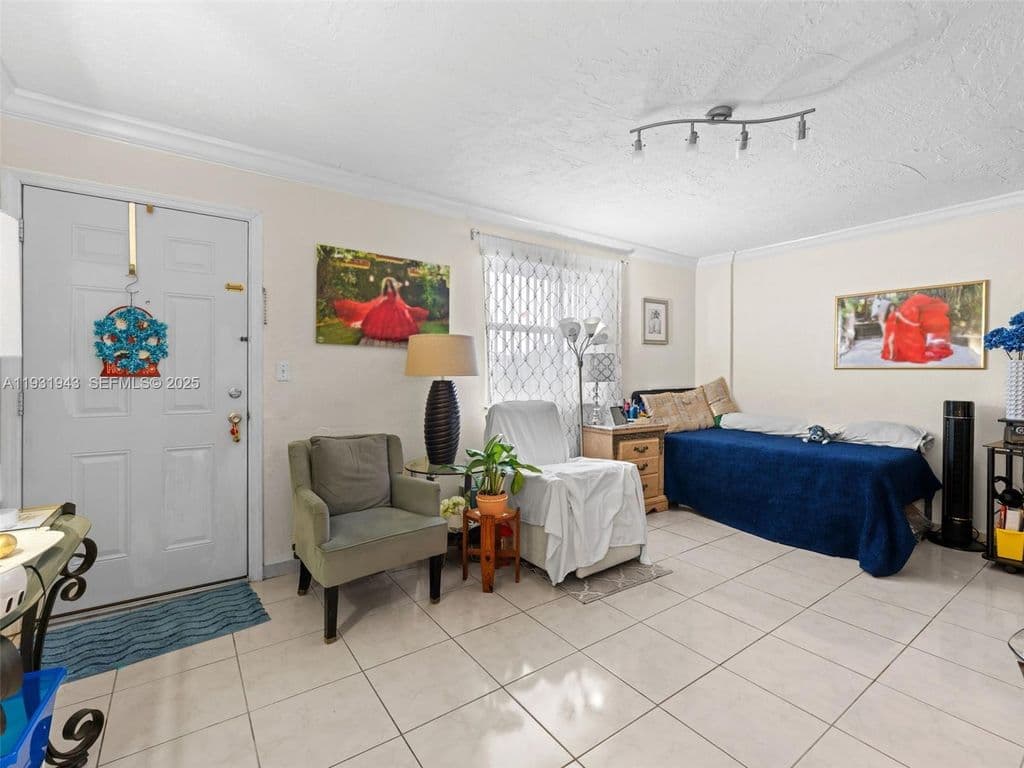 2-bedroom Condo — 1655 W 44th Pl APT 448
