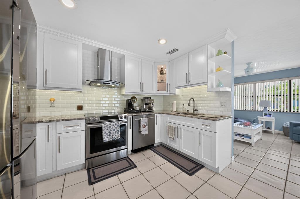 3+1 Müstakil ev — 5826 CHURCHILL Court