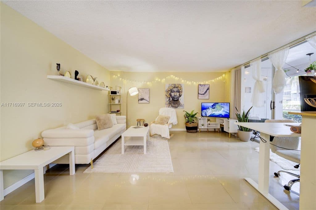 1+1 Condo — 1040 SE 4th Ave APT 128