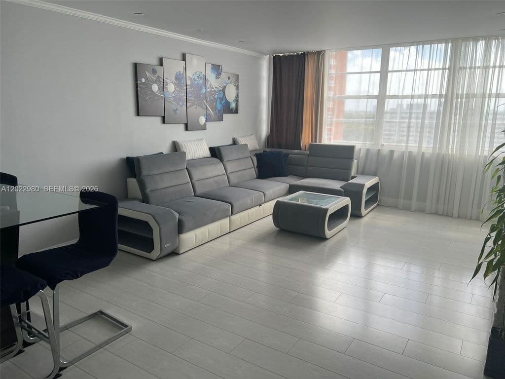 1-bedroom Condo — 1301 Miami Gardens Dr #1013W