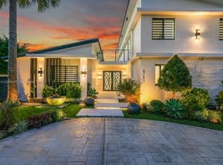 4+1 Müstakil ev — 8761 SW 56th St, Miami, 33165