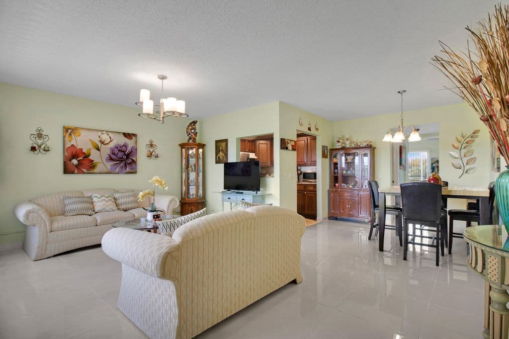 1-bedroom Condo — 412 BRIGHTON J
