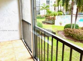 2-bedroom Condo — 3920 Inverrary Blvd APT 204C, Lauderhill, 33319