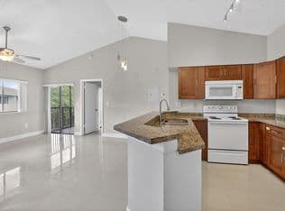 2-bedroom Condo — 2445 SW 18th Terrace #922, Fort Lauderdale, 33315
