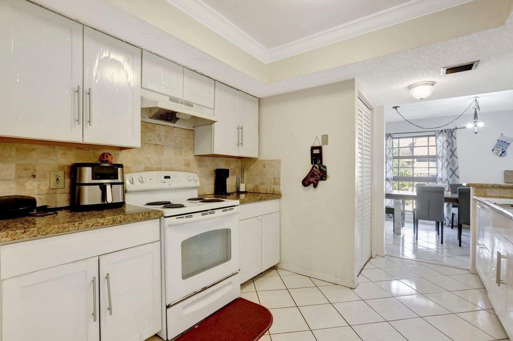 2+1 Condo — 5570 NW 44th Street #518a