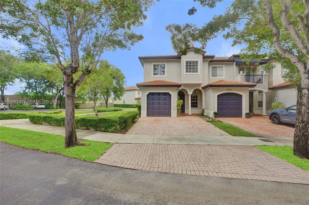 3+1 Mülk — 11969 SW 81st St