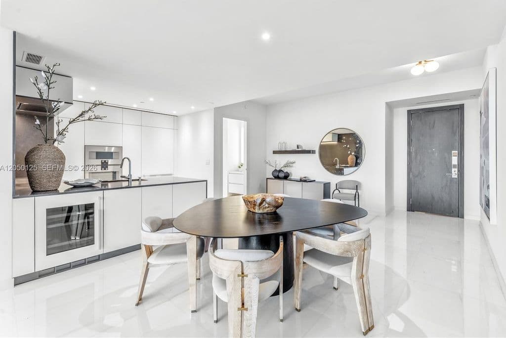 2+1 Condo — 300 Biscayne Boulevard Way #4309