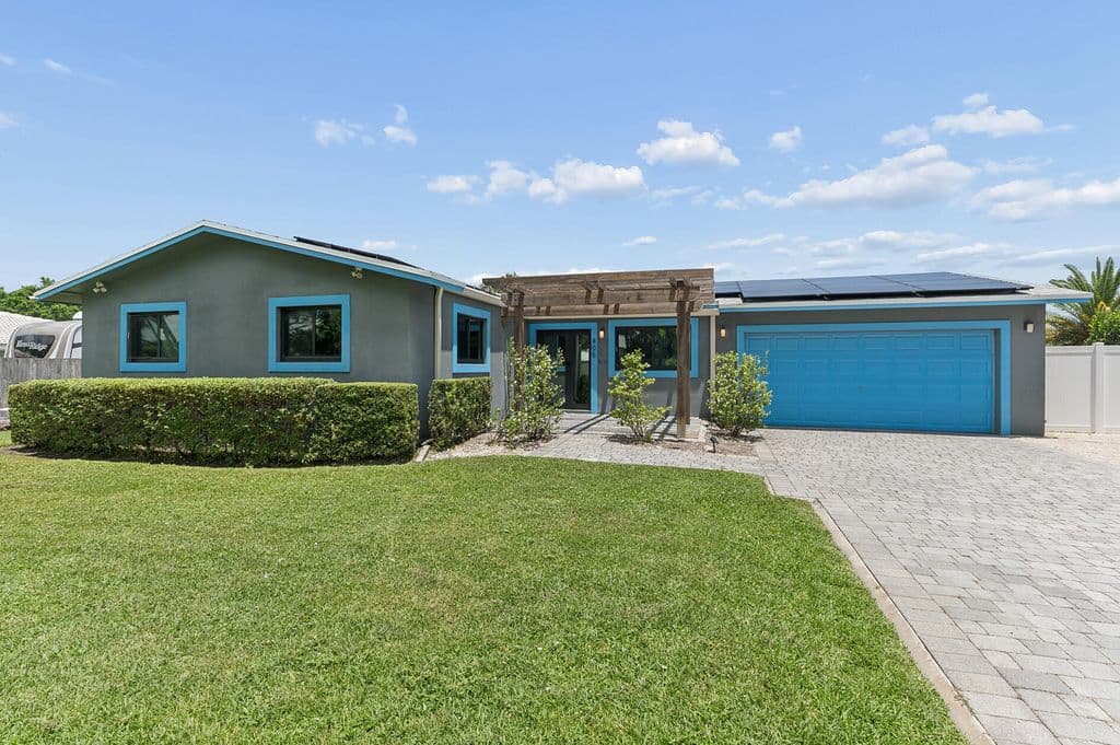 4-bedroom Single-Family Home — 405 CHAPEL HILL Boulevard