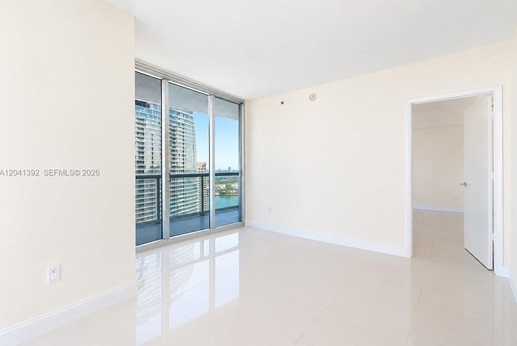 2-bedroom Condo — 475 Brickell Ave APT 4715