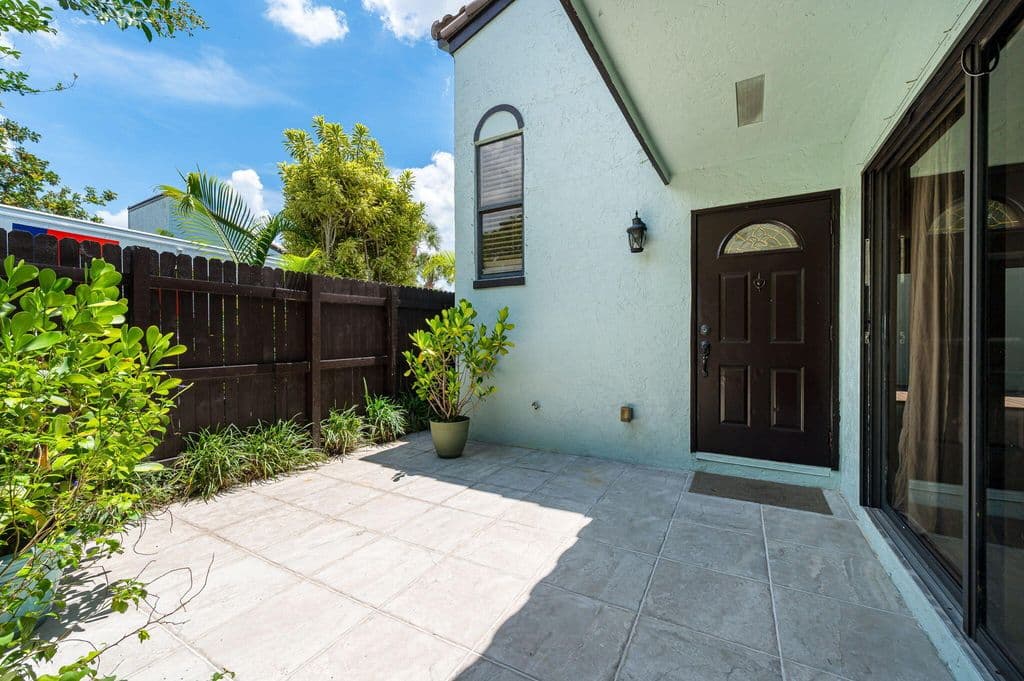 3-bedroom Property — 22300 Pineapple Walk Drive