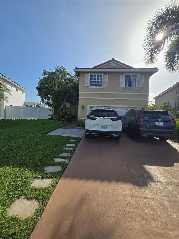 5+1 Müstakil ev — 19130 NW 10th St