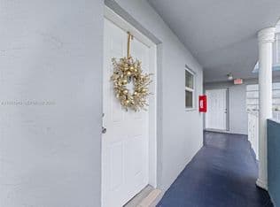 2-bedroom Condo — 1655 W 44th Pl APT 448, Hialeah, 33012
