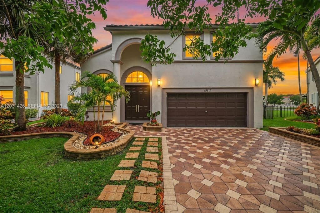 4-bedroom Single-Family Home — 15815 SW 52nd Ct