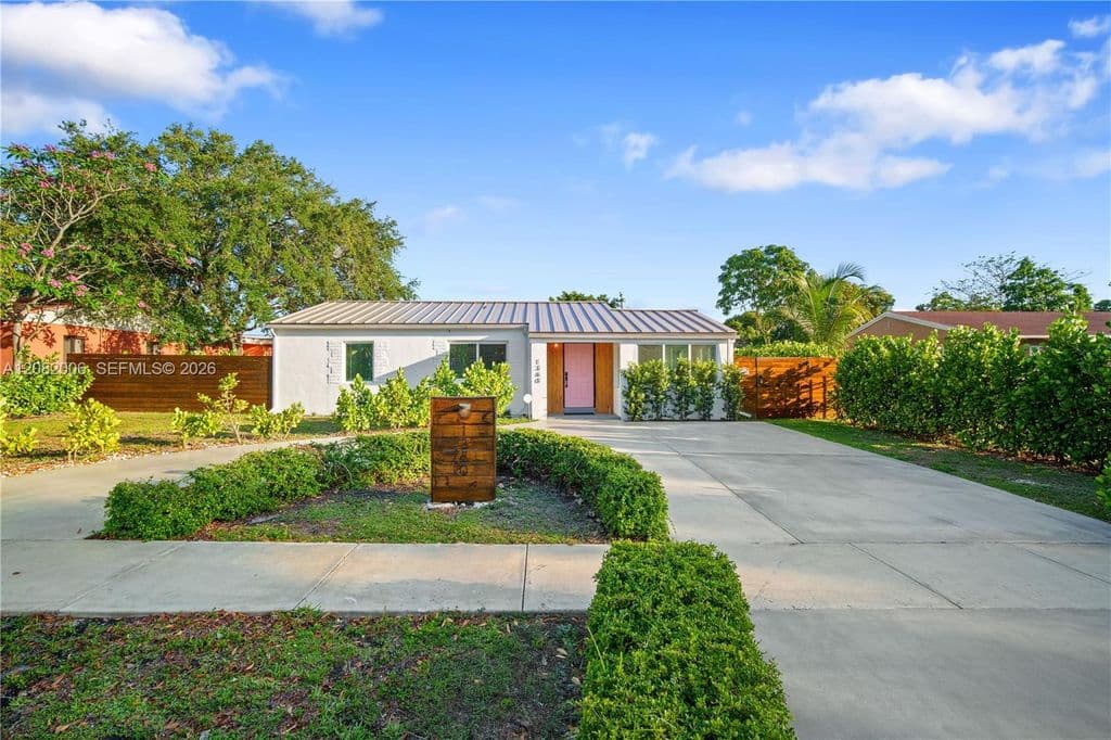 5+1 Müstakil ev — 1360 NE 138th St