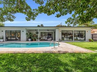 3+1 Müstakil ev — 2025 Arch Creek Dr, North Miami, 33181