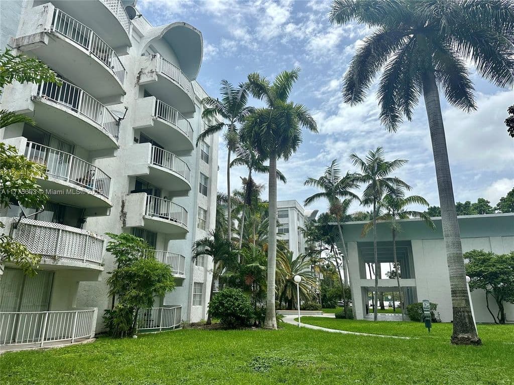 2-bedroom Condo — 484 NW 165th Street Rd APT A316