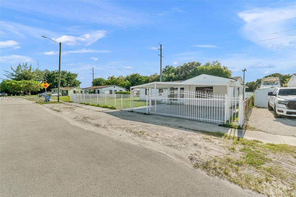 5-bedroom Single-Family Home — 15770 NW 18th Pl
