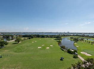2+1 Condo — 2000 Presidential Way #1401, West Palm Beach, 33401