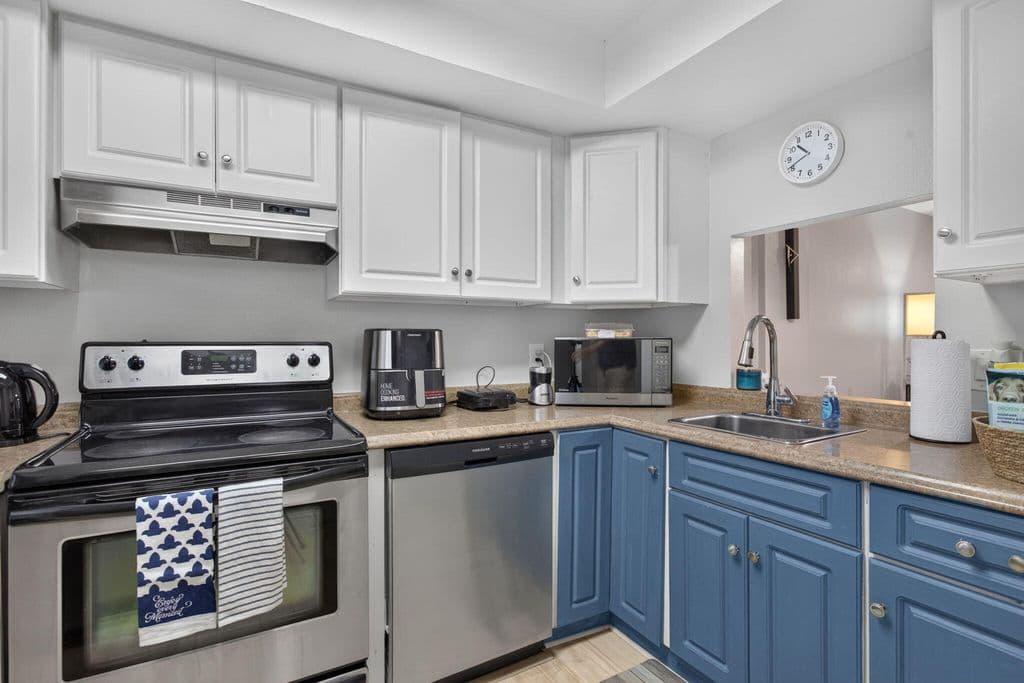 2-bedroom Condo — 118 Royal Pk Drive #1f