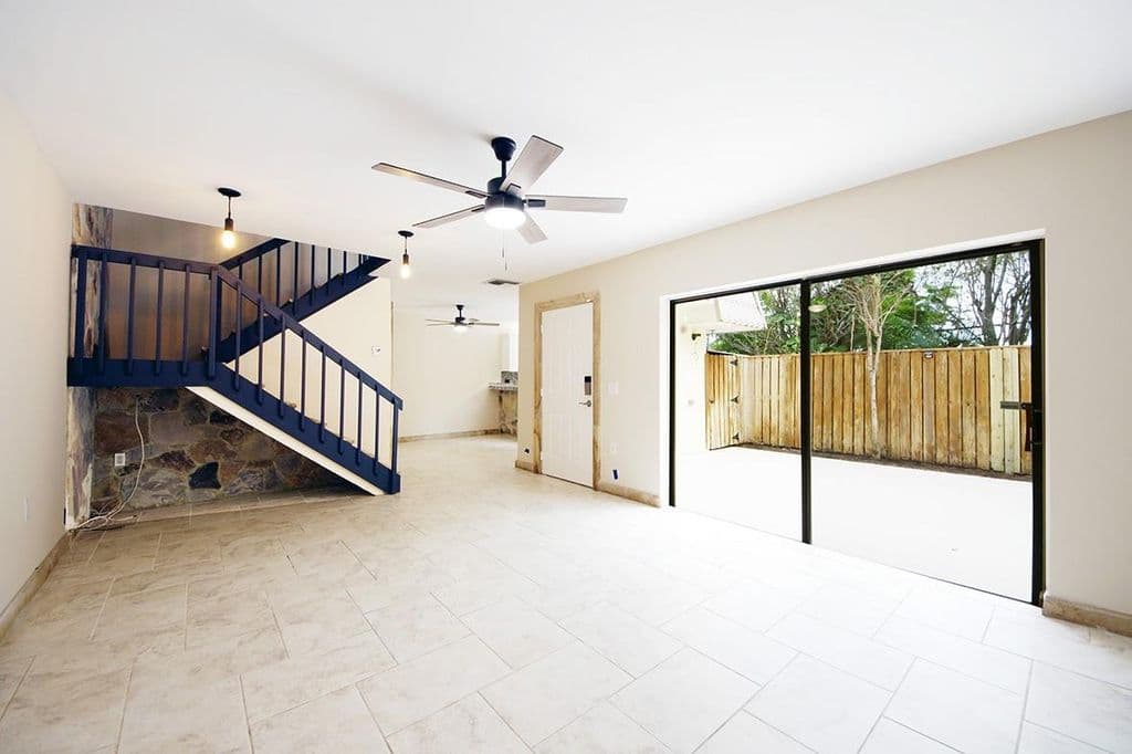3+1 Condo — 1700 Embassy Drive Apt 402