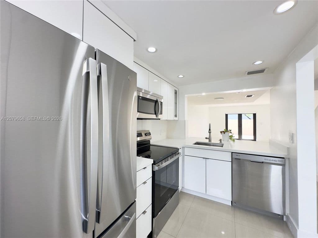 2+1 Mülk — 8010 SW 152nd Ave APT 211
