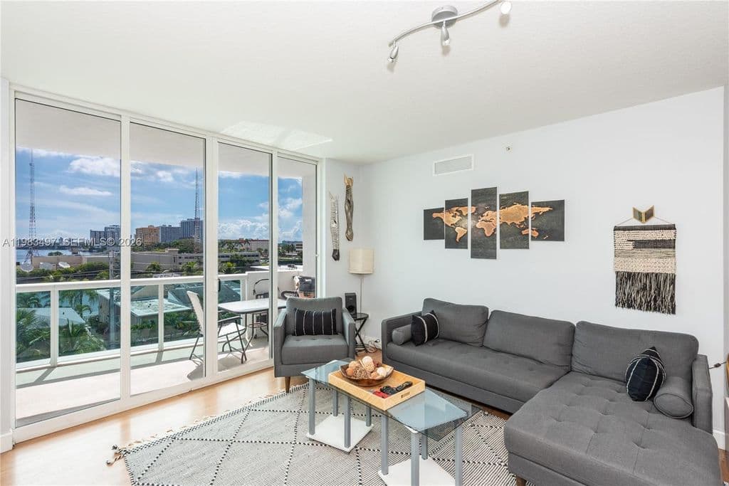 2+1 Condo — 7910 Harbor Island Dr APT 502