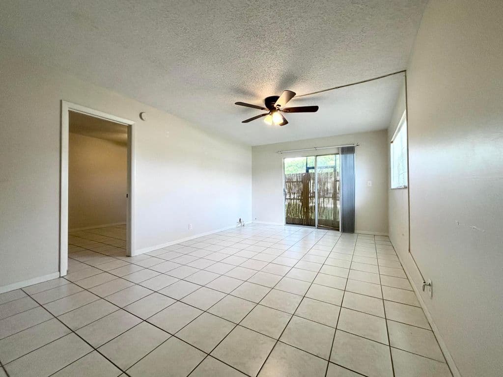 1+1 Condo — 4139 NW 88th Avenue #104