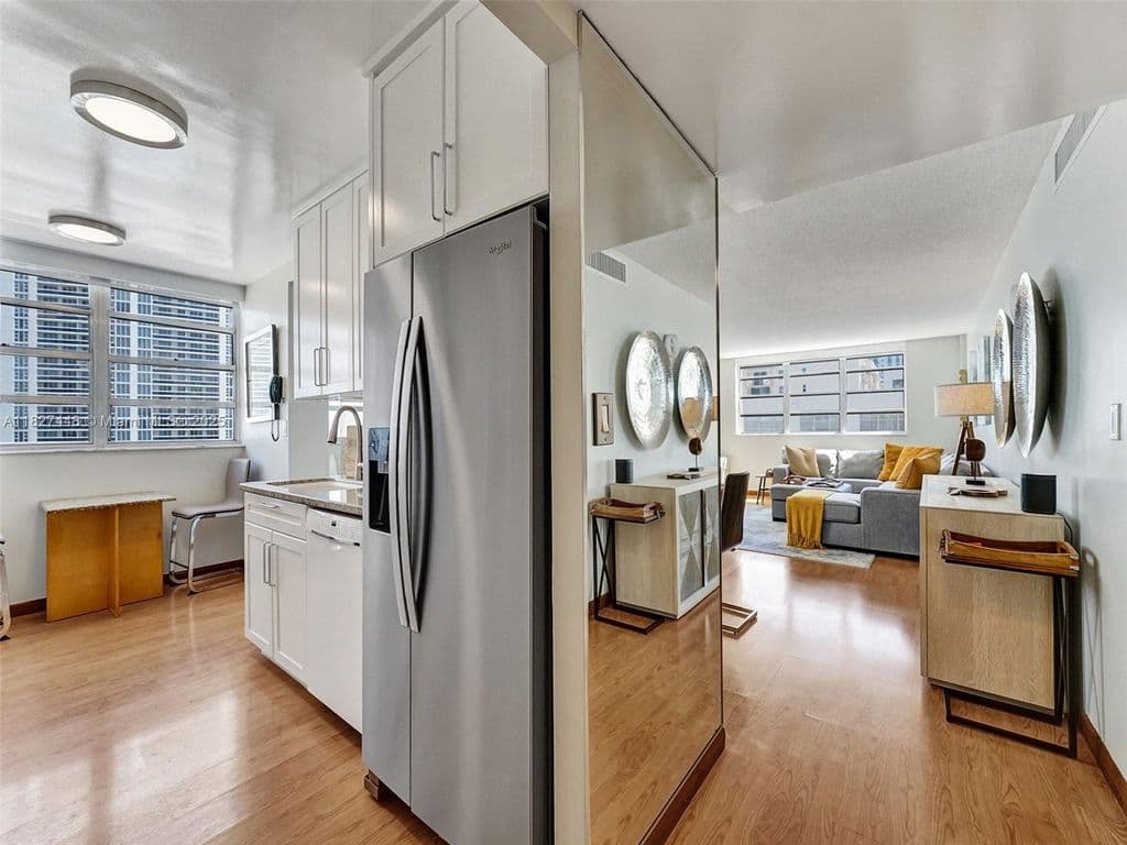 2+1 Condo — 1833 S Ocean Dr APT 1702
