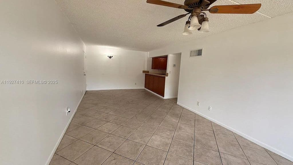 2+1 Condo — 5855 Washington St APT 91