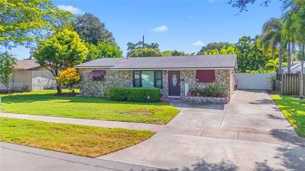 3-bedroom Single-Family Home — 311 SW 70th Ter