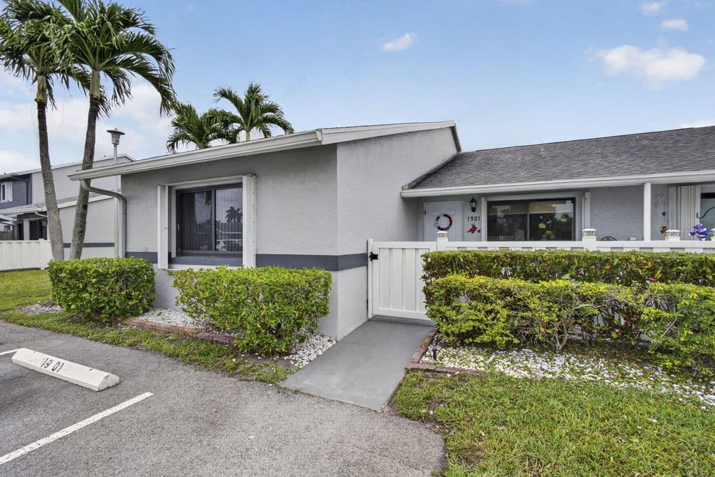 3+1 Condo — 2641 W Gately Dr W #1901