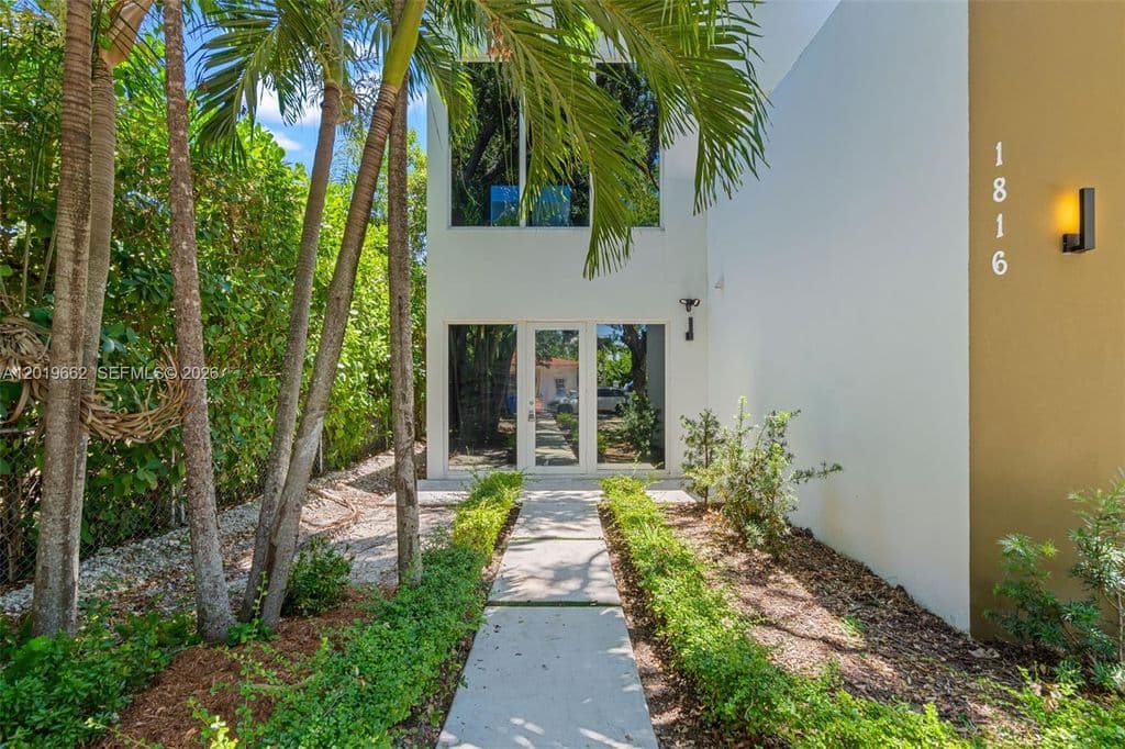 5+1 Müstakil ev — 1816 SW 23rd St
