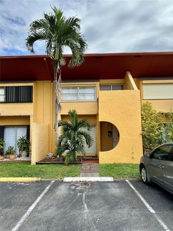 2+1 Mülk — 13705 SW 84th St APT F