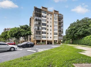2-bedroom Condo — 1400 Saint Charles Place #313, Pembroke Pines, 33026