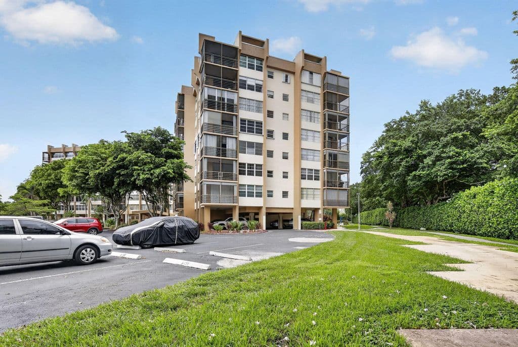 2-bedroom Condo — 1400 Saint Charles Place #313