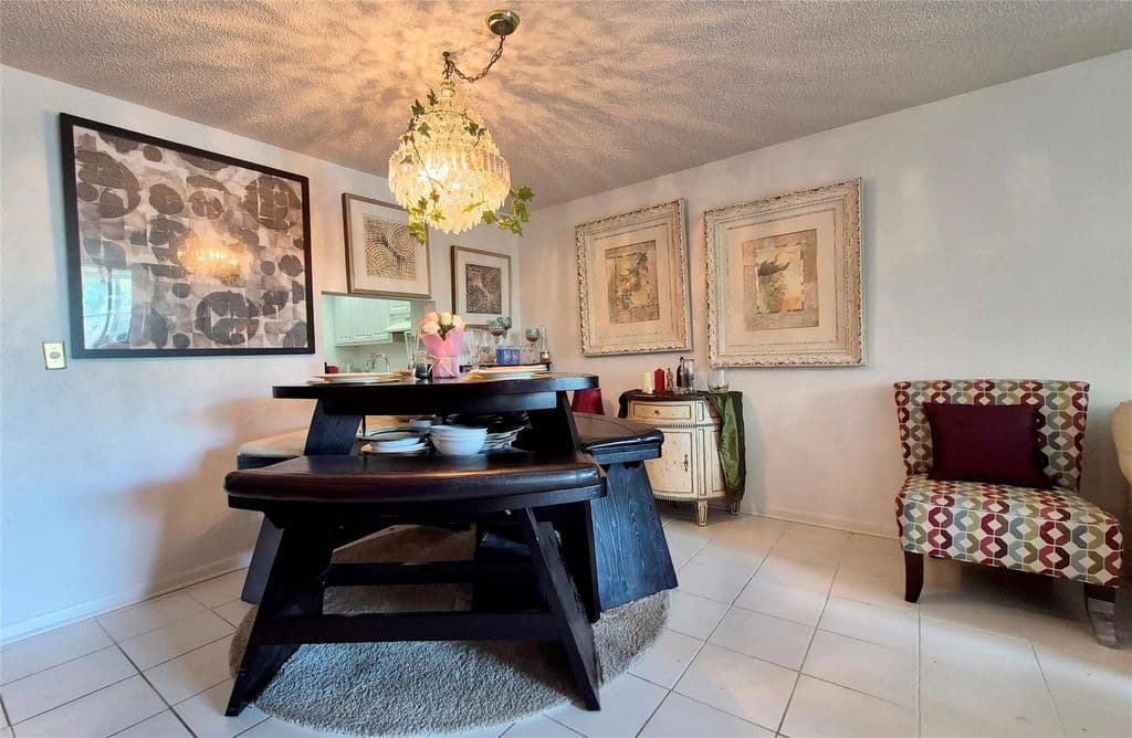 2-bedroom Condo — 2840 Somerset Drive #208m