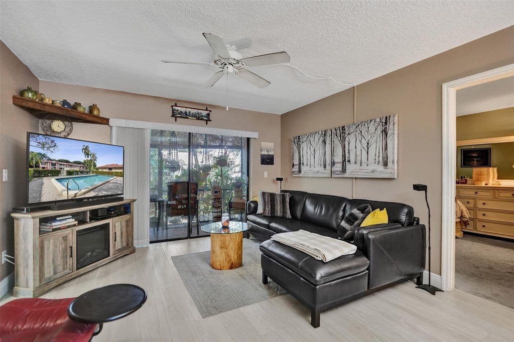 2-bedroom Condo — 9629 NW 4th Street #4a