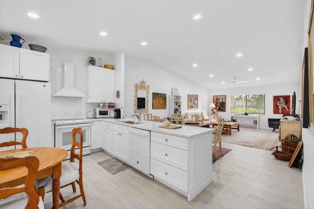 2-bedroom Condo — 6248 Kings Gate Circle