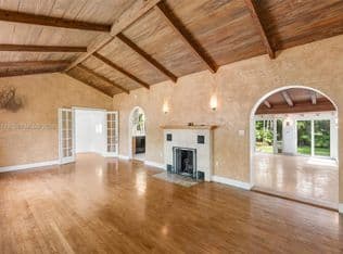 3+1 Müstakil ev — 1643 Nethia Dr, Miami, 33133