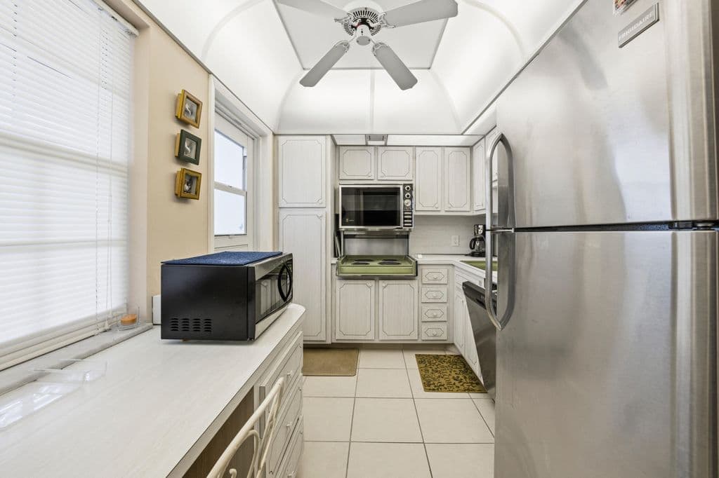 2-bedroom Condo — 3100 N Palm Aire Drive #208