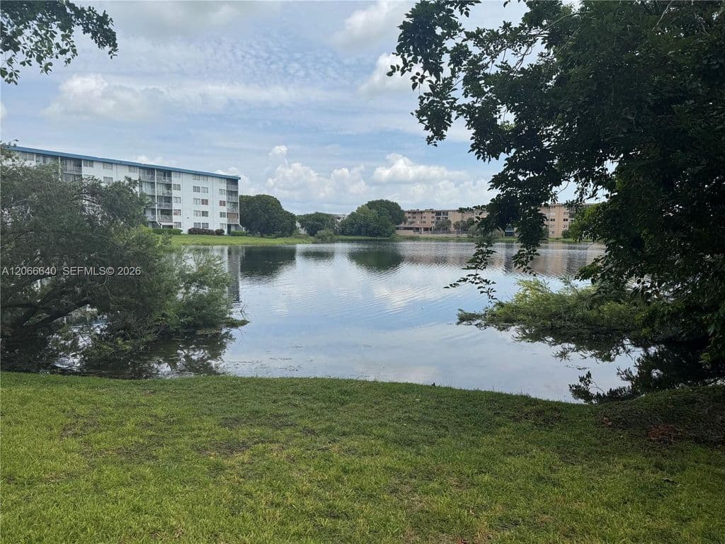 2+1 Condo — 8775 Park Blvd APT 123