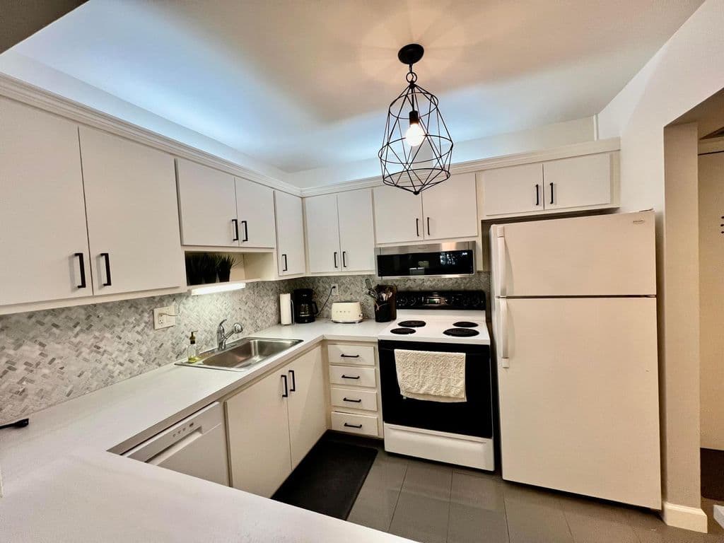 2+1 Condo — 5640 SW 3RD Place #217